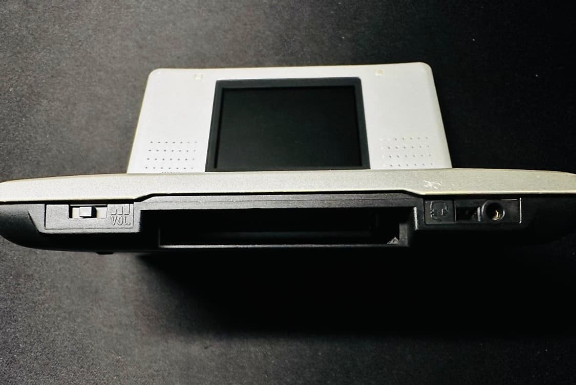 닌텐도 구형 DS 메탈릭 실버 + 충전기, 서비스 곽칩 2개 판매 상품이미지6