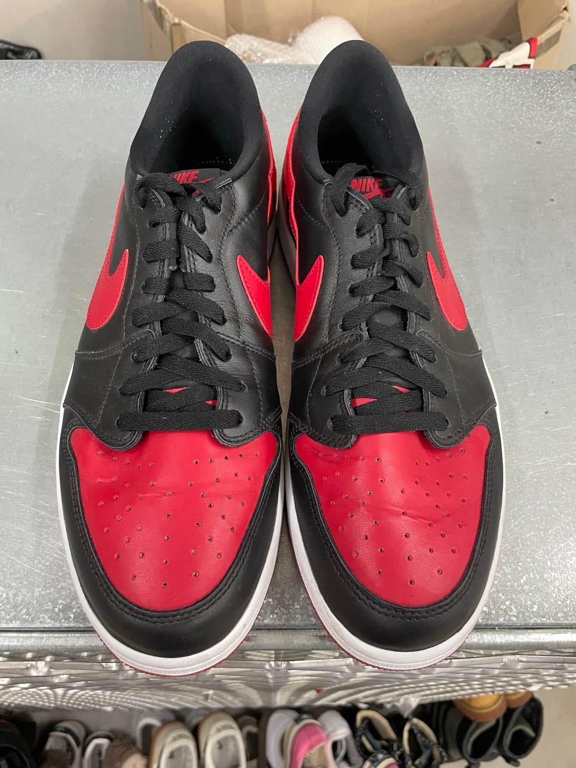 나이키 조던 1 로우 블랙 바시티 레드 300 (gr-4166) 상품이미지4