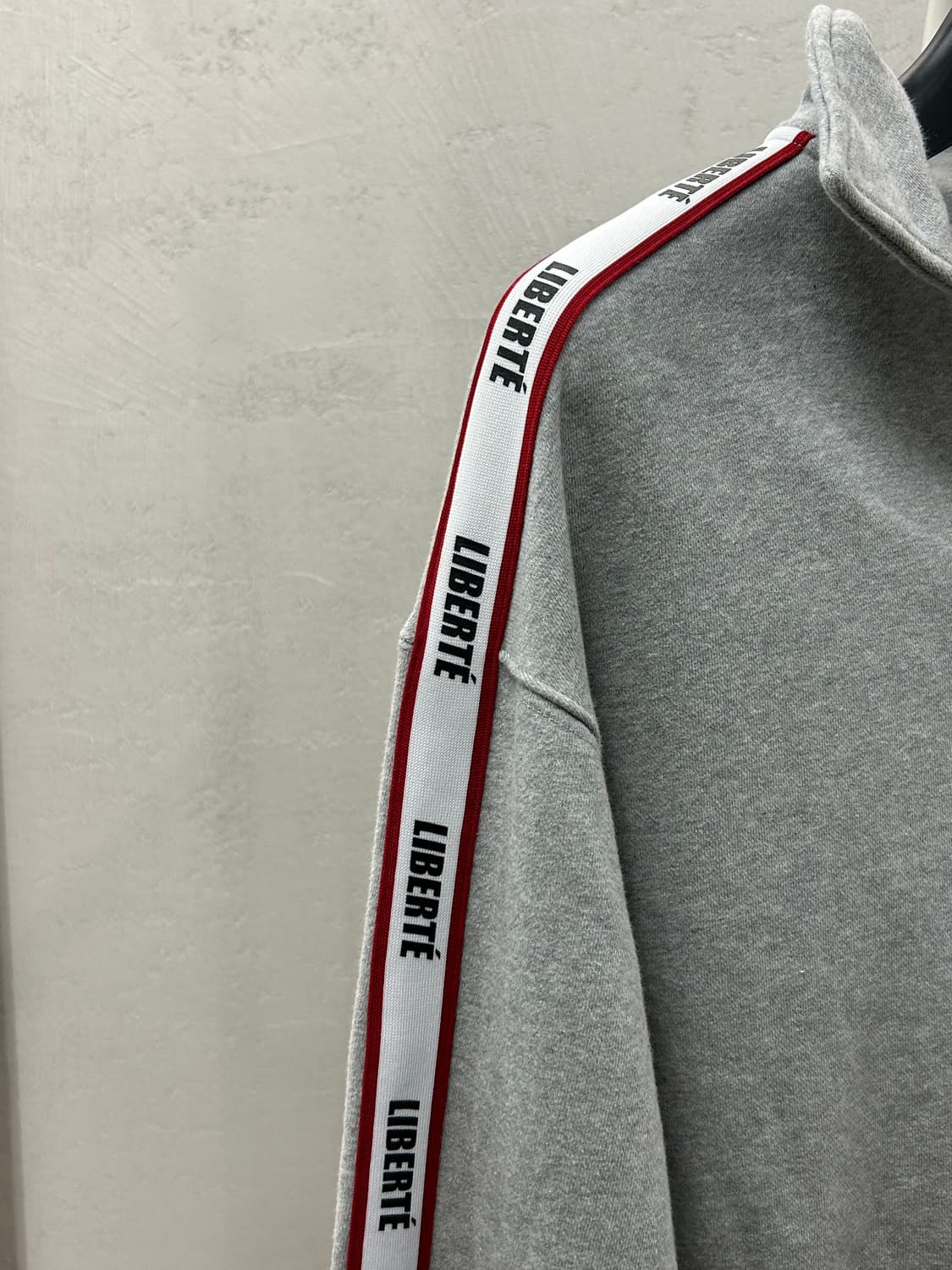 CHANCECHANCE(챈스챈스) 그레이 맨투맨 반집업 상품이미지3