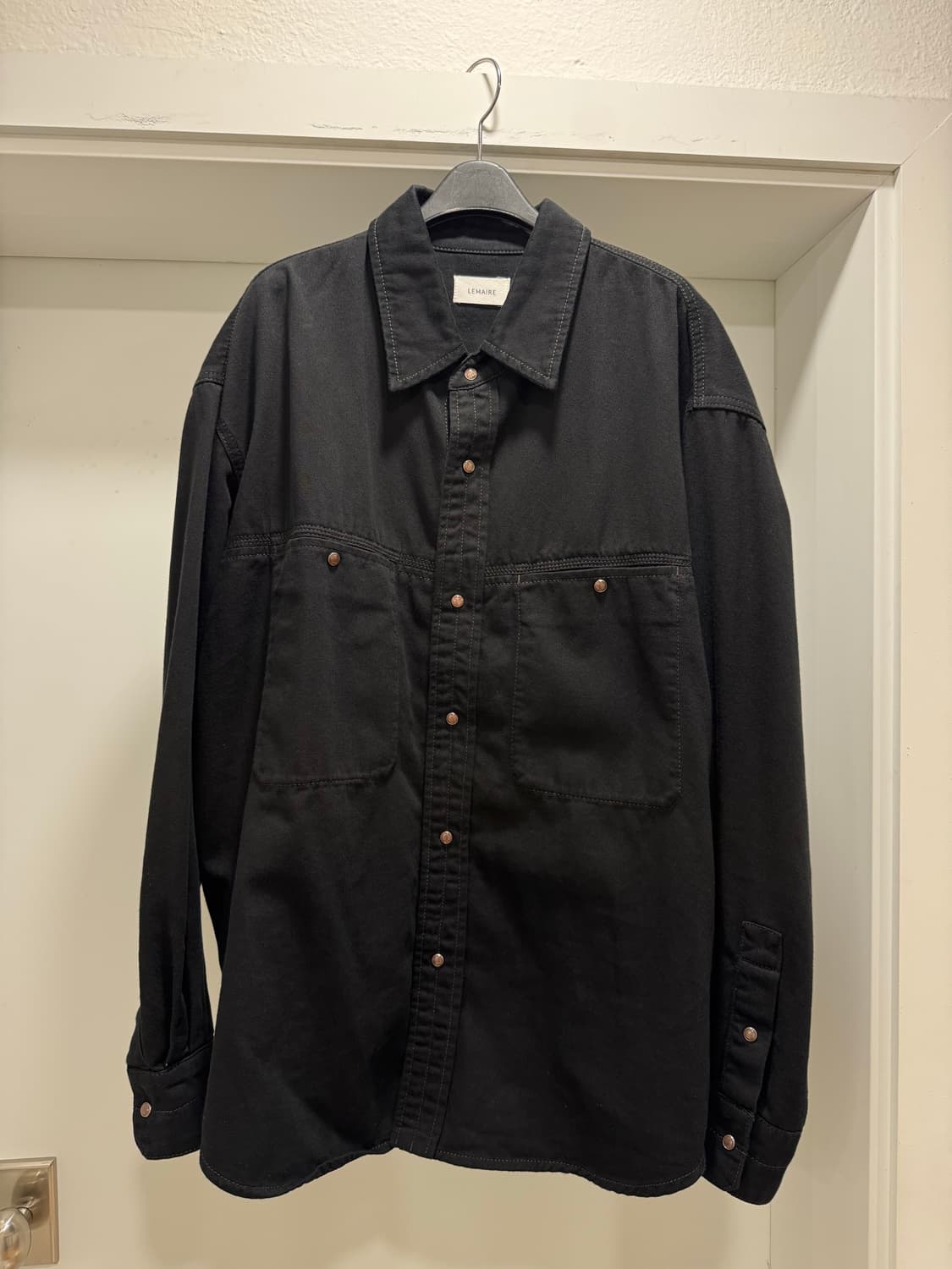 르메르 24fw 블랙데님 스냅 셔츠 (50사이즈) 상품이미지3