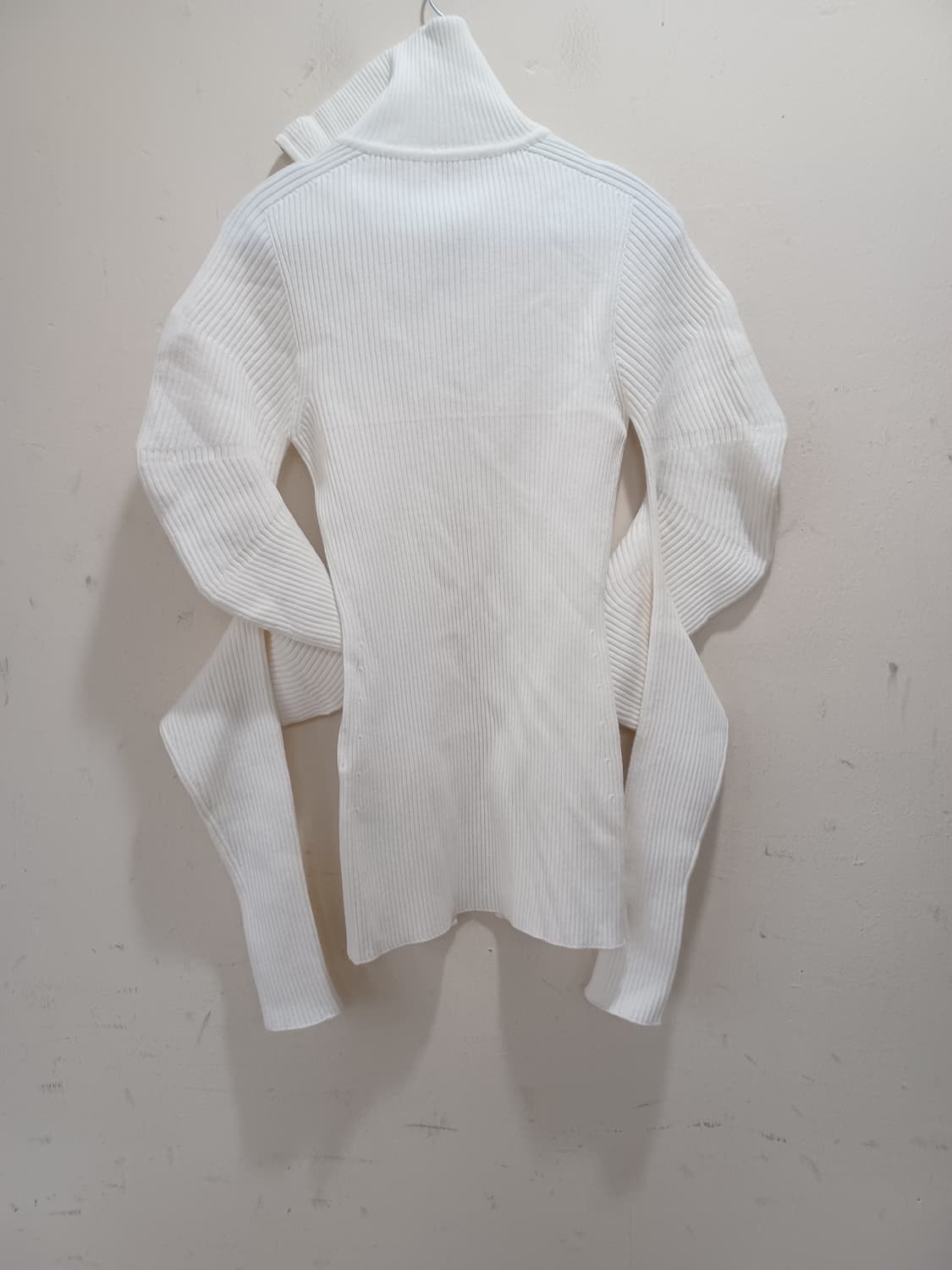 LOW CLASSIC 로우클래식 아이보리색 골지 니트  상품이미지2