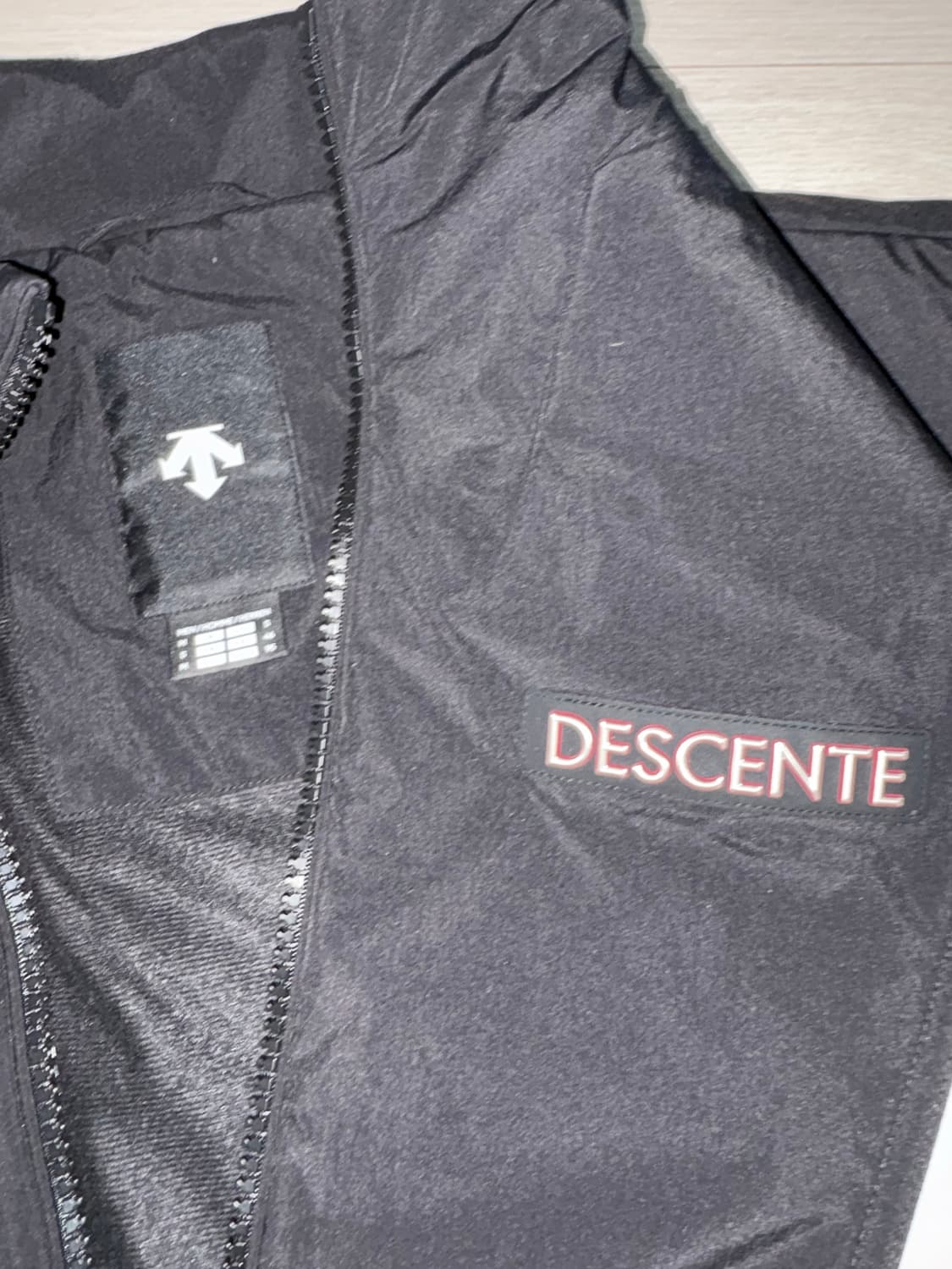 데상트 경량패딩 상품이미지3