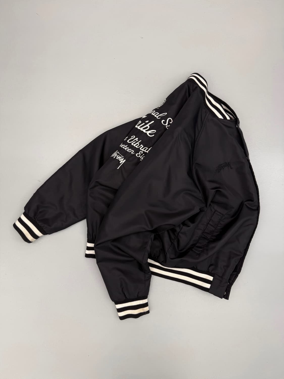 스투시 루즈핏 00‘s 인터네셔널 트라이브 나일론 바시티 자켓 상품이미지1