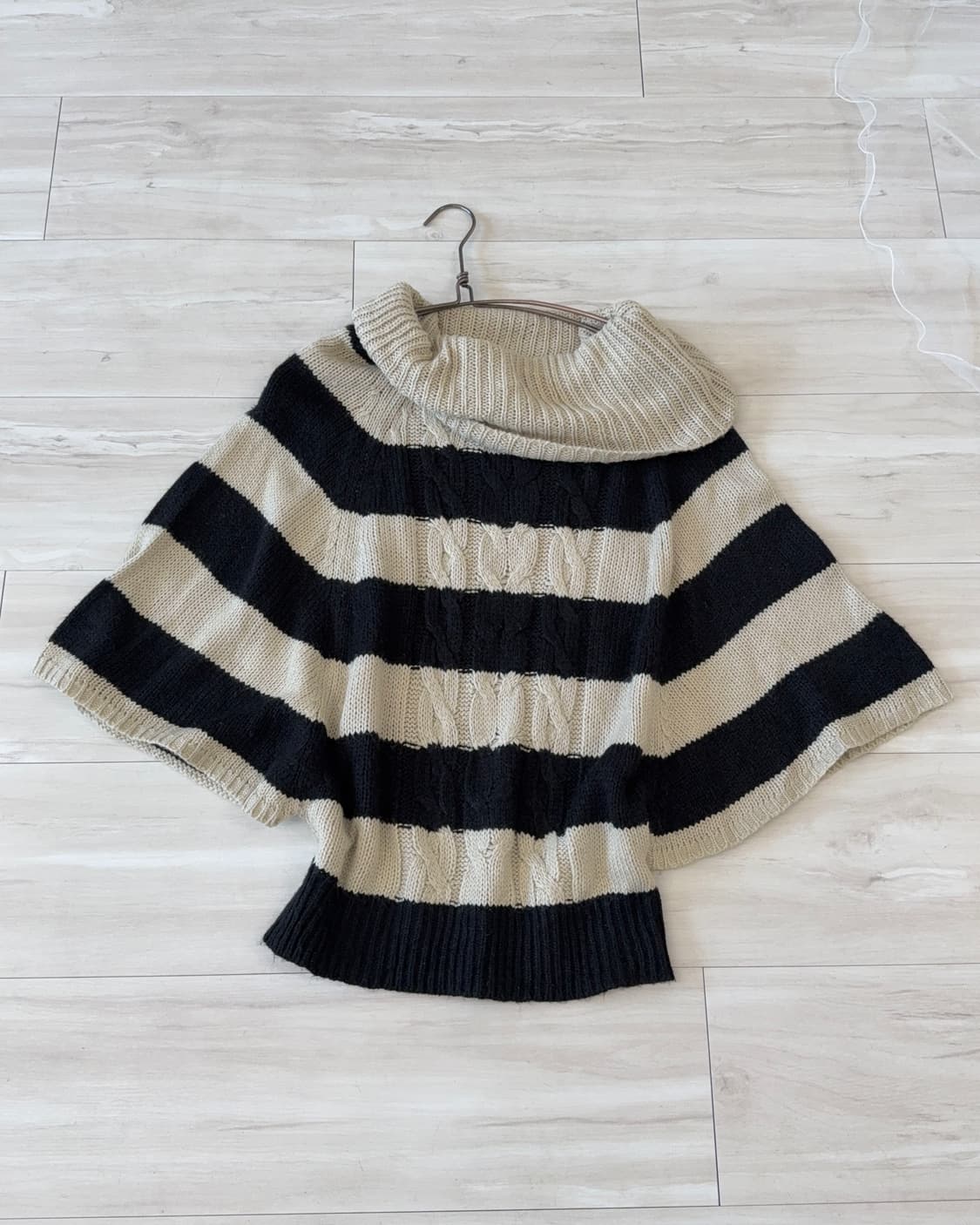 Nerd black beige stripe batwing knit 상품이미지7