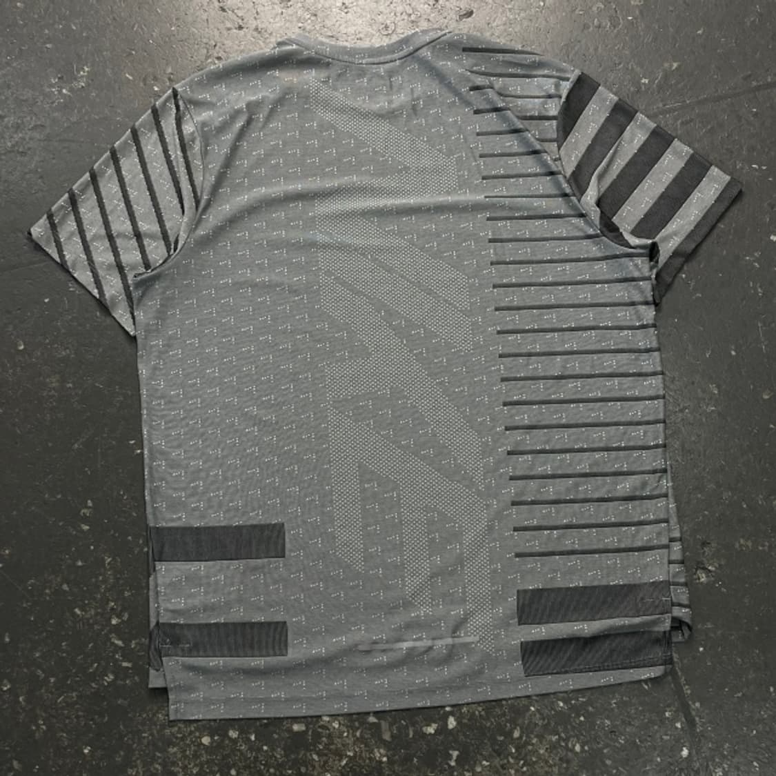 105 나이키 러닝 드라이핏 반팔티 상품이미지5