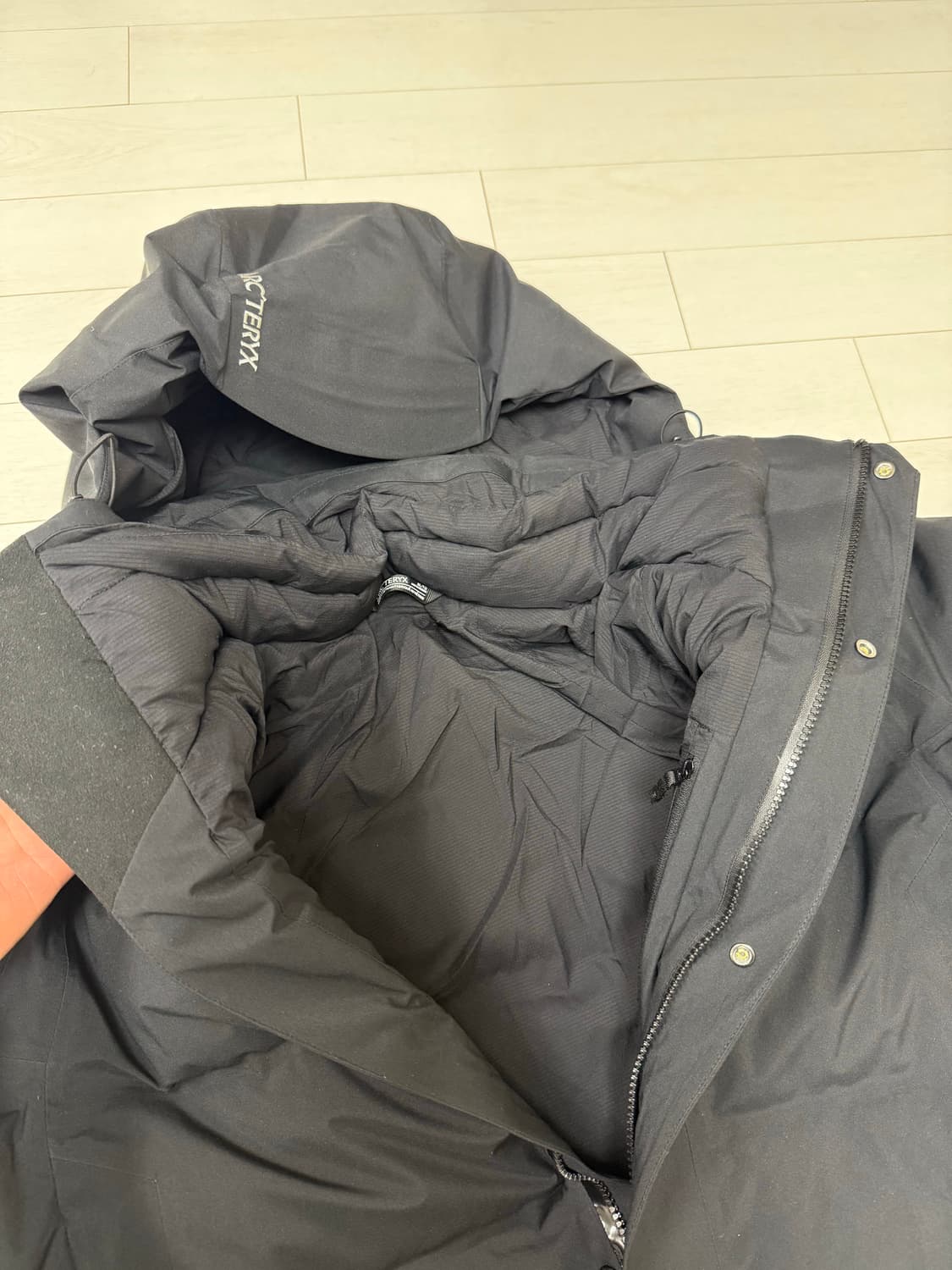 아크테릭스 피슬 sv 다운 XL 사이즈 블랙 색상  텍 다 붙어있고 1번 상품이미지5