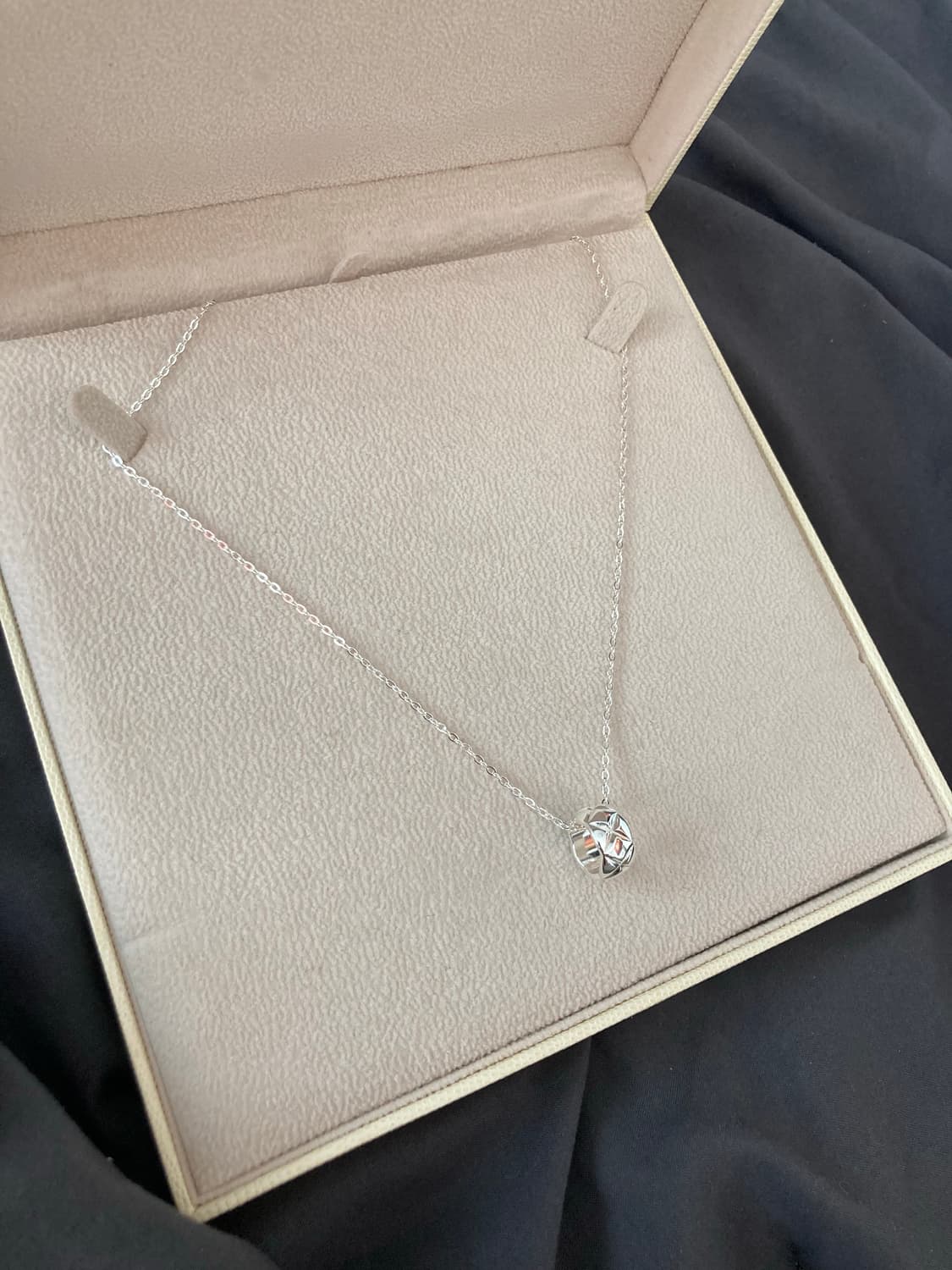 샤넬 코코크러쉬 목걸이 (화이트도금) 상품이미지2