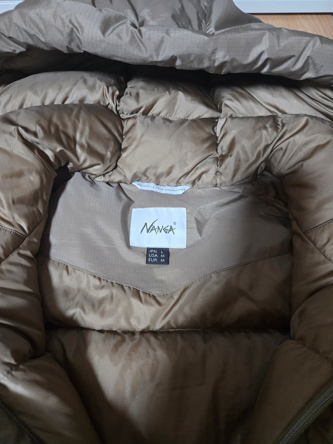 난가 NANGA 오로라패딩 코요테색상 L  상품이미지3