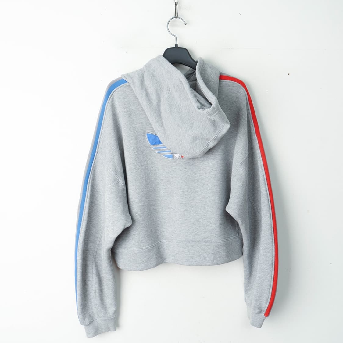 55/아디다스 트라이컬러 크롭 후드티 상품이미지2
