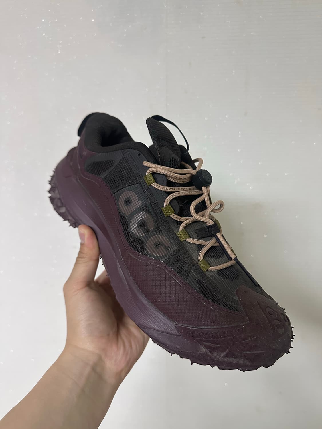 나이키 ACG 마운틴 플라이 2 로우 고어텍스 버건디 크러쉬 앤 벨벳 브 상품이미지1