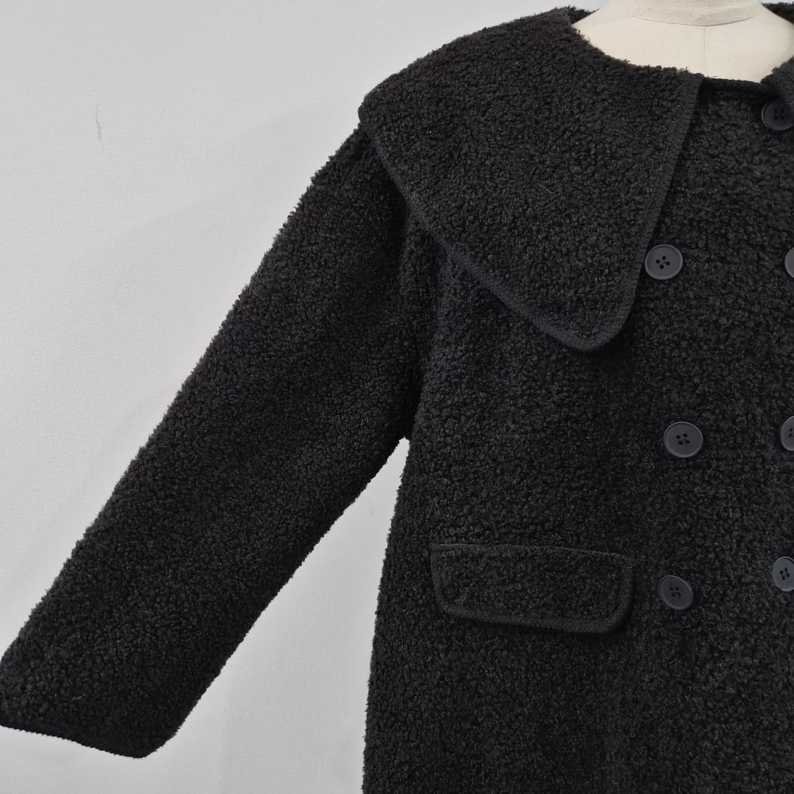 O.S.K 블랙 빅카라 더블 부클 코트 상품이미지5