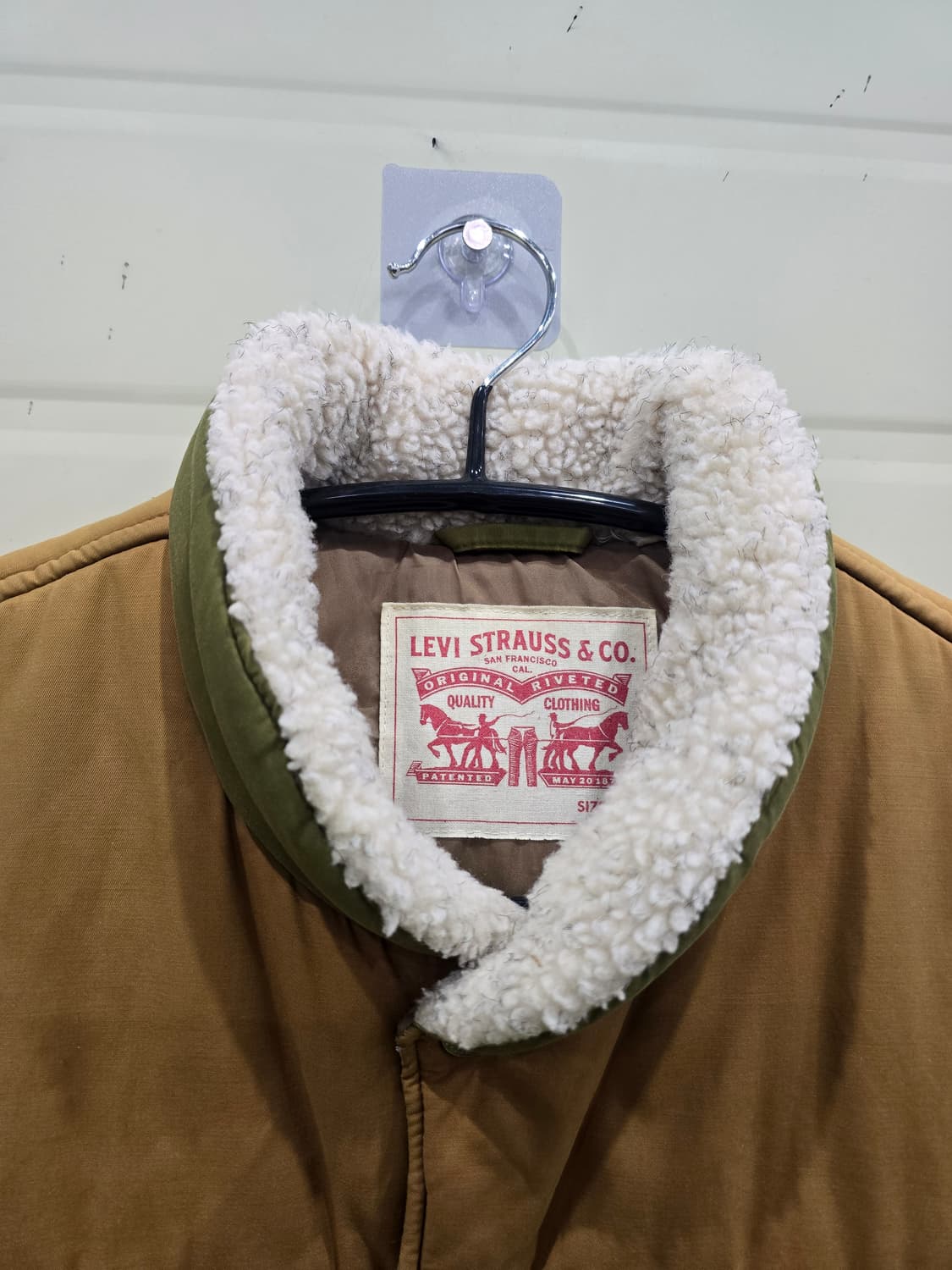 리바이스 퀼팅 베스트 카키 브라운 상품이미지2