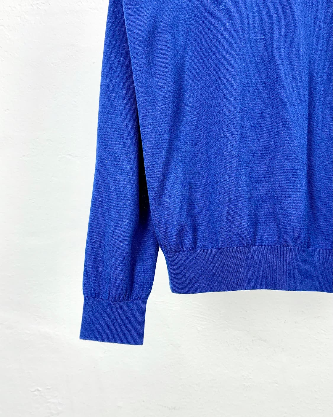 지방시 블루 버튼 카라 자수 니트 스웨터 상품이미지4