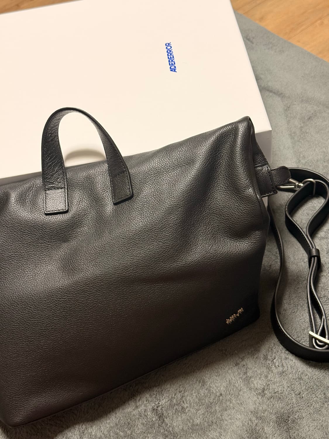 아더에러 크로스백 상품이미지3