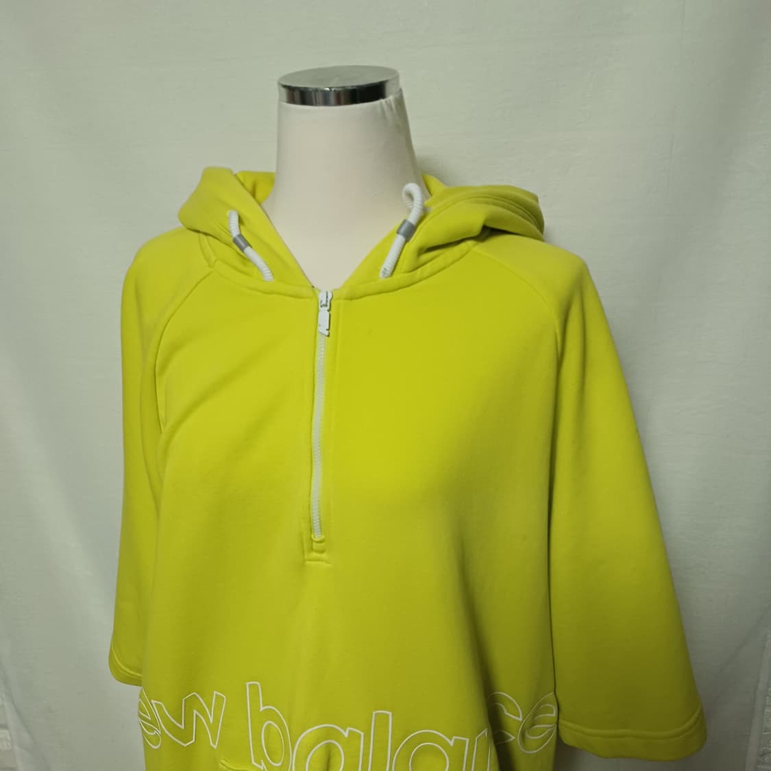 New Balance 뉴발란스 네온 아노락 후드티 상품이미지1