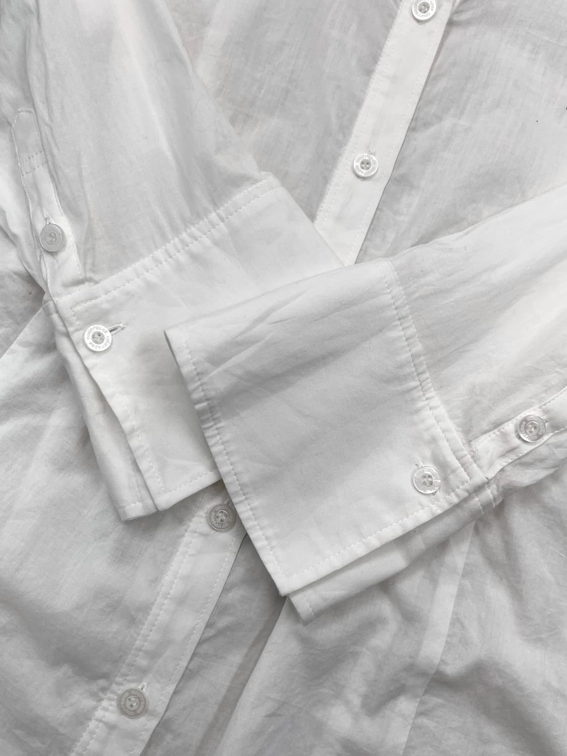 꾸레쥬 큐빅 로고 블라우스 상품이미지6