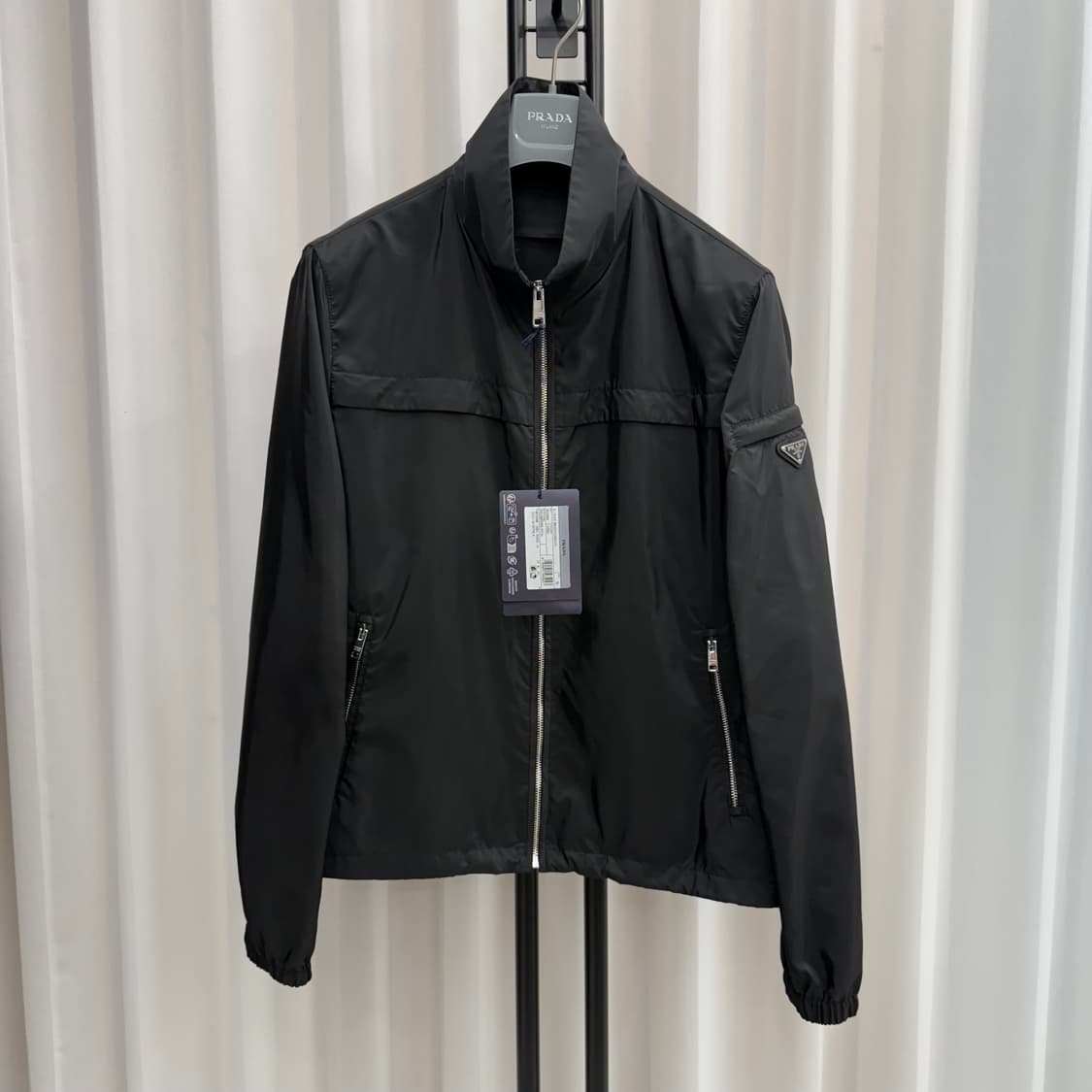 [신형/54] 프라다 리나일론 바람막이 블랙 상품이미지1