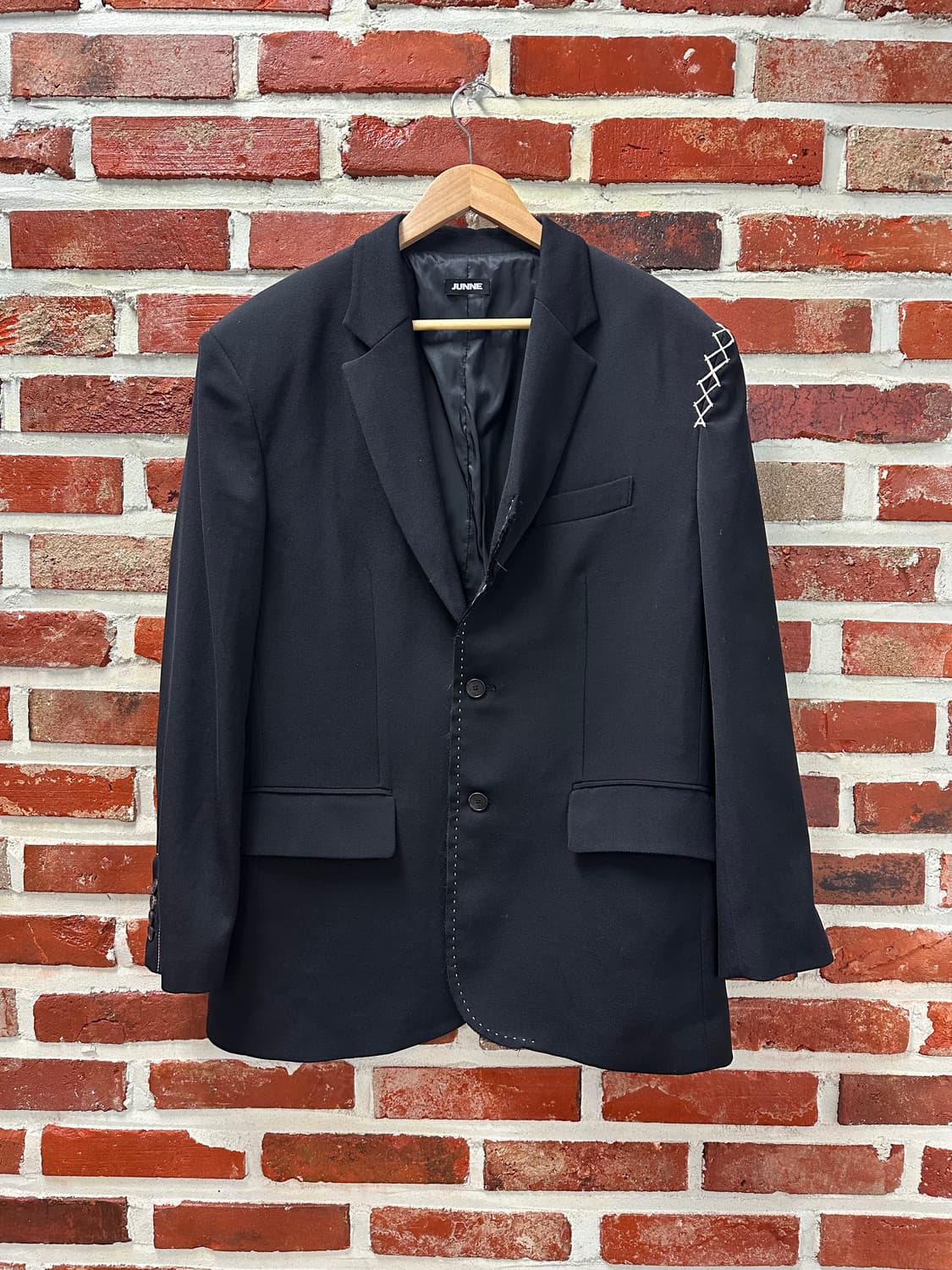 (L)준느 스티치 디테일 컷팅 블레이져 블랙 상품이미지1