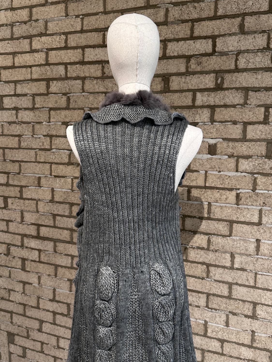 그레이 러플 퍼 니트 롱 베스트 상품이미지3