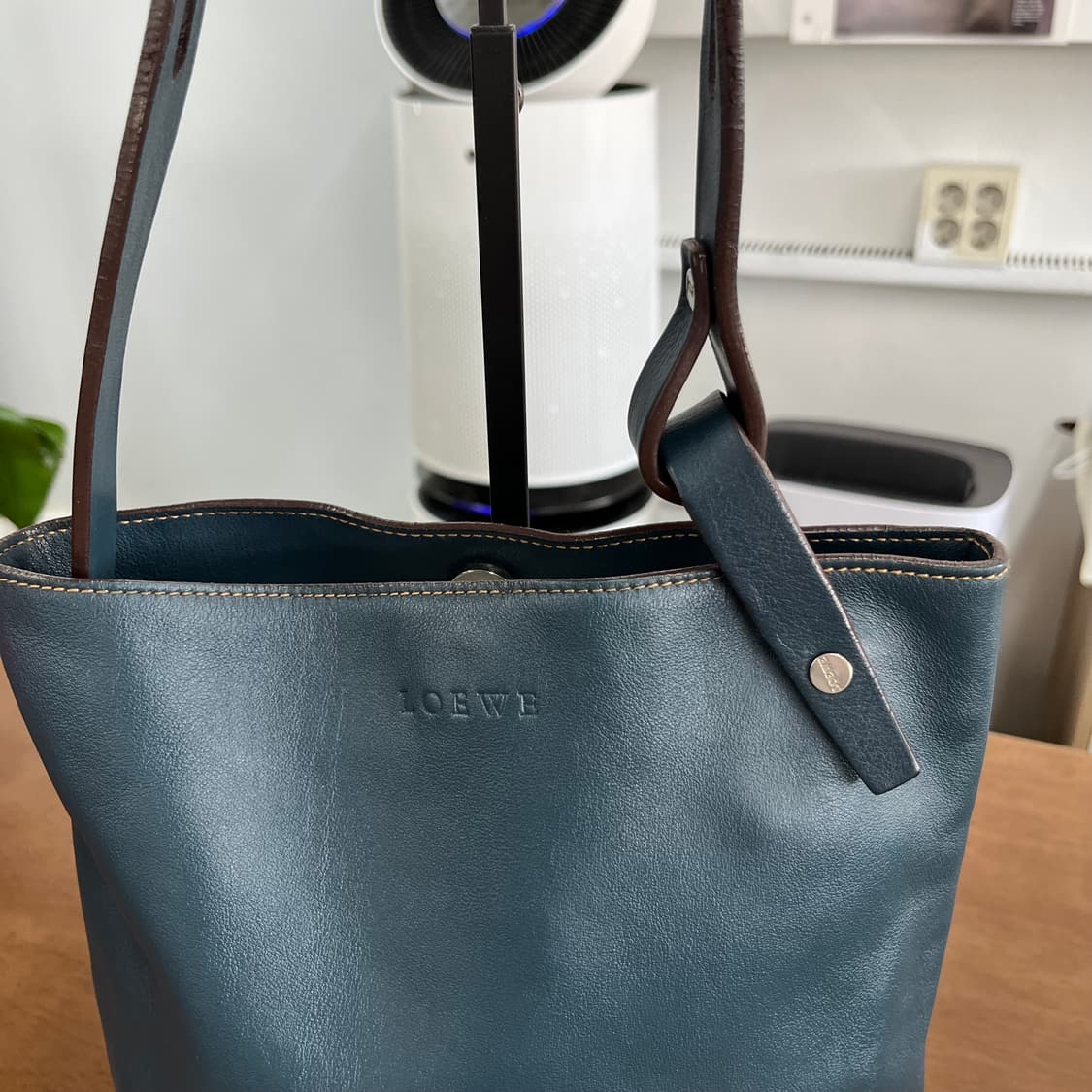 로에베 레더 숄더백 상품이미지2