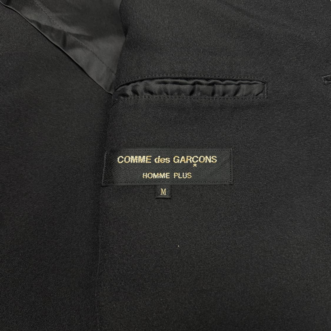 (M) 꼬르소꼬모 18fw 꼼데가르송 옴므 플러스 스터드 블레이져 블랙 상품이미지6
