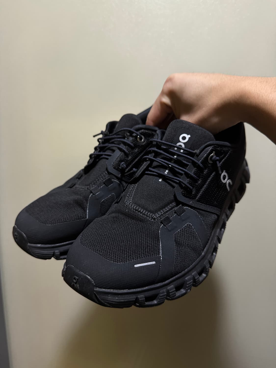 온 러닝 클라우드6 블랙 (265, 1회착) 상품이미지1