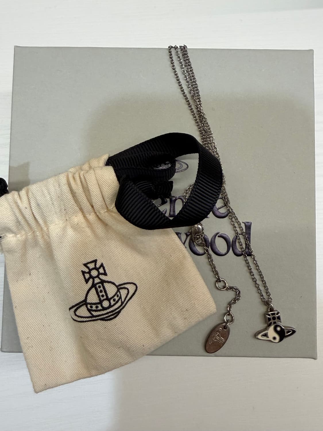 비비안웨스트우드 음양 목걸이 상품이미지3