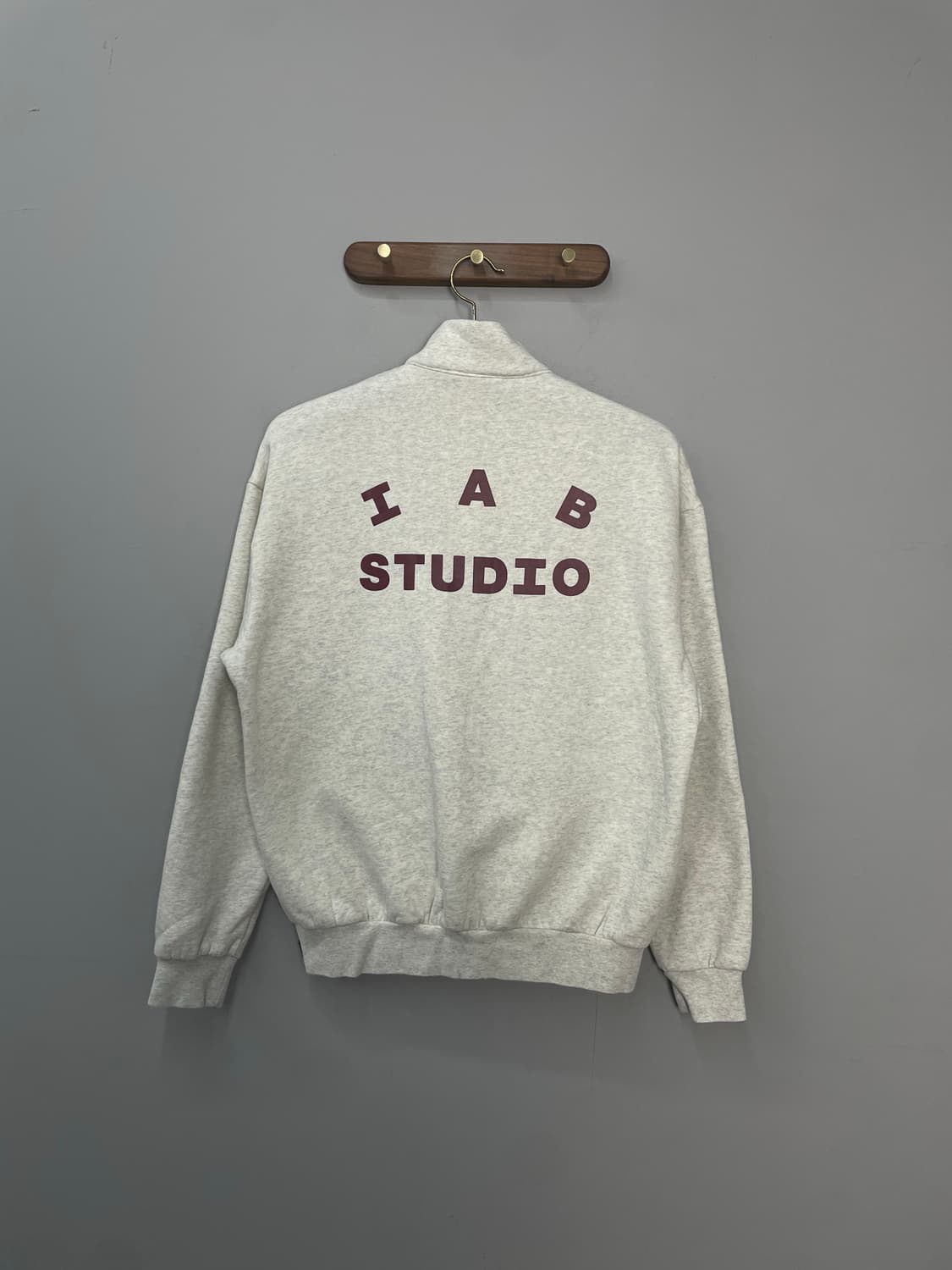 아이앱 스튜디오 오트밀 버건디 하프집업 H2000 상품이미지5