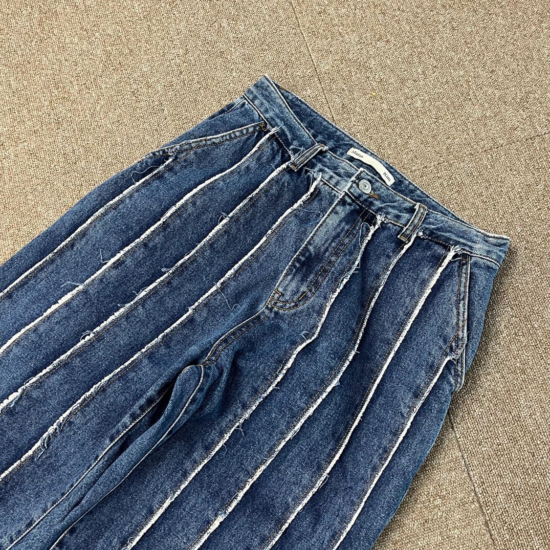  마뗑킴 커팅 루즈 디님팬츠 상품이미지4