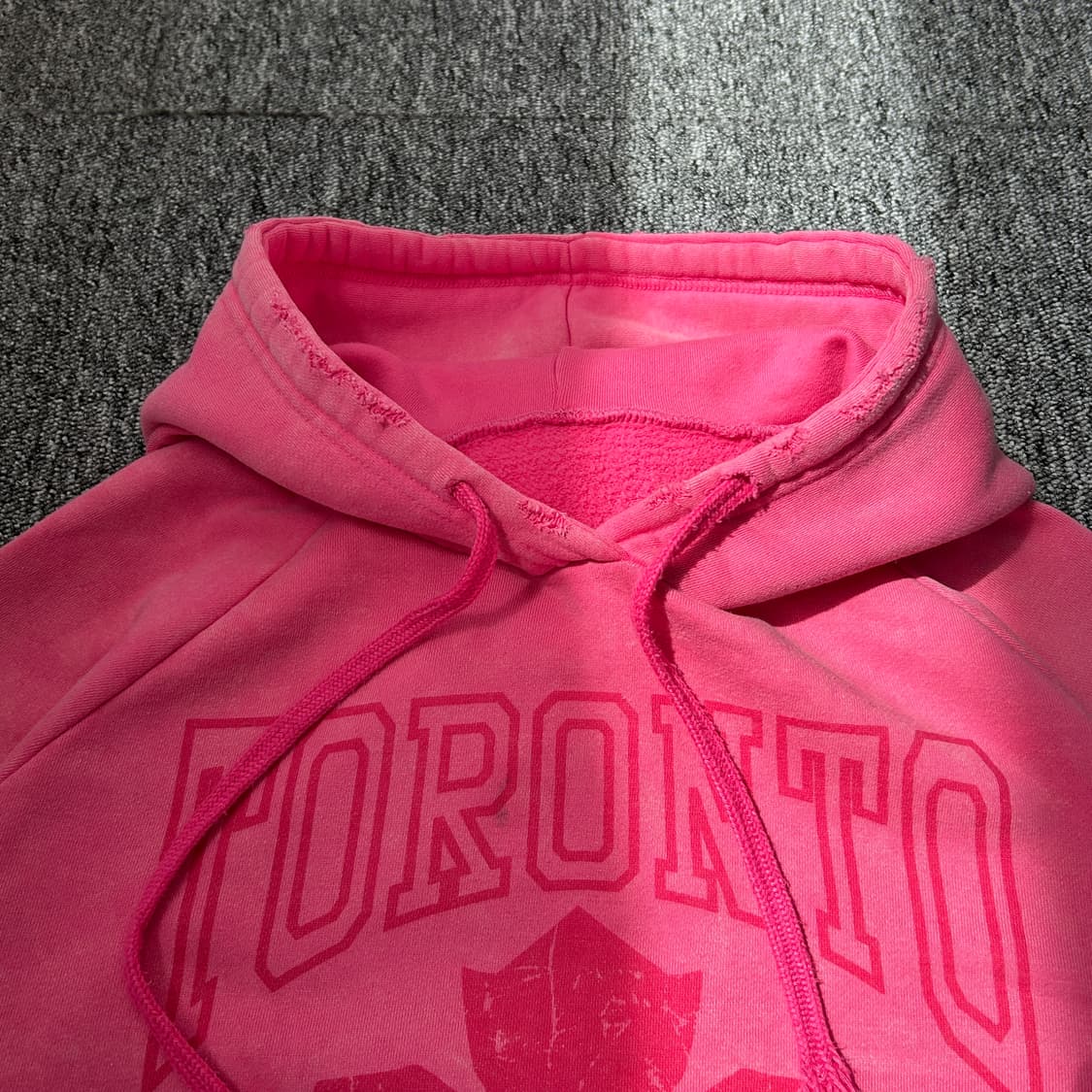 캐나다 토론토 핑크 데미지 후드티 상품이미지5