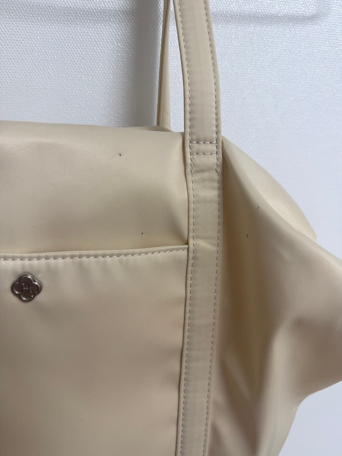 히어리 오로라 셔링 더플백 아이보리 상품이미지4