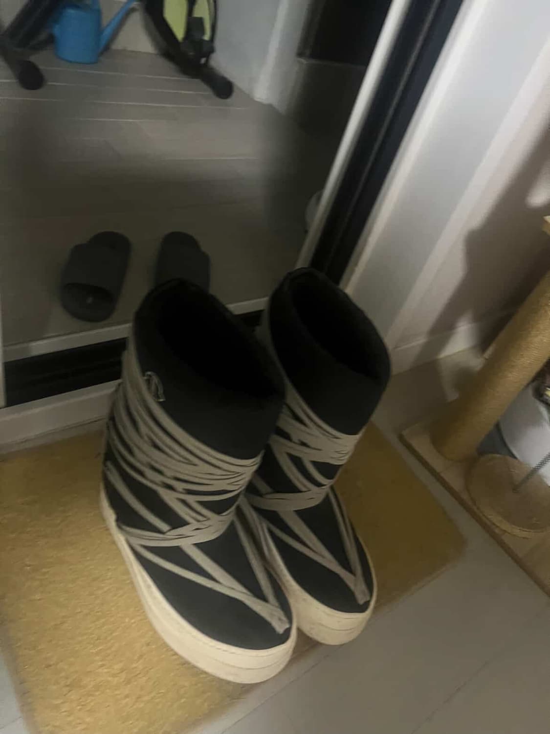 몽클레어 릭오엔스 빅락부츠 판매합니다 상품이미지5