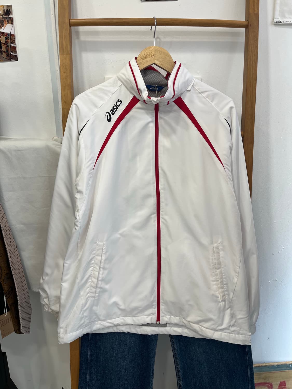 아식스 화이트 바람막이 점퍼 상품이미지1