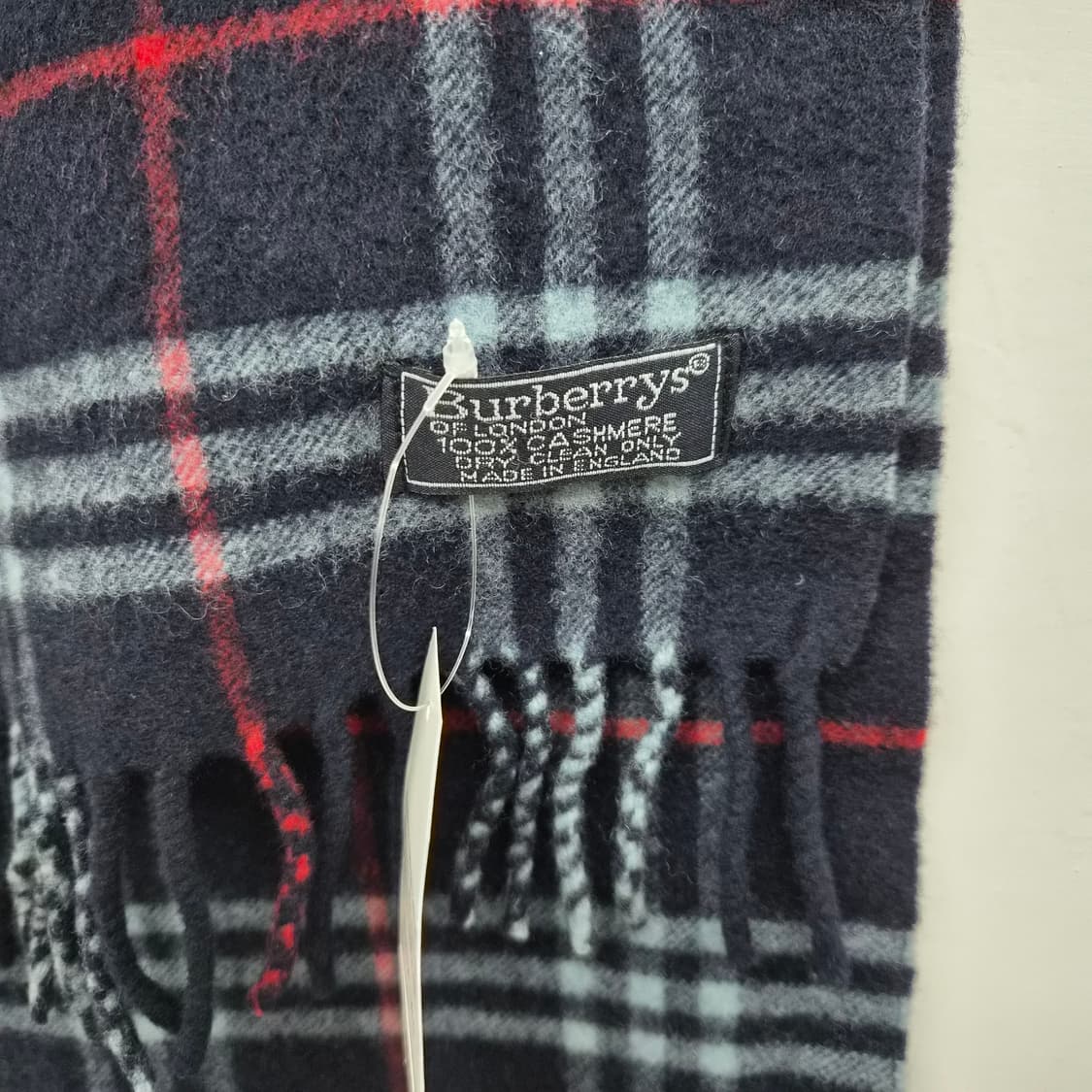 버버리 네이비 체크 머플러 상품이미지2