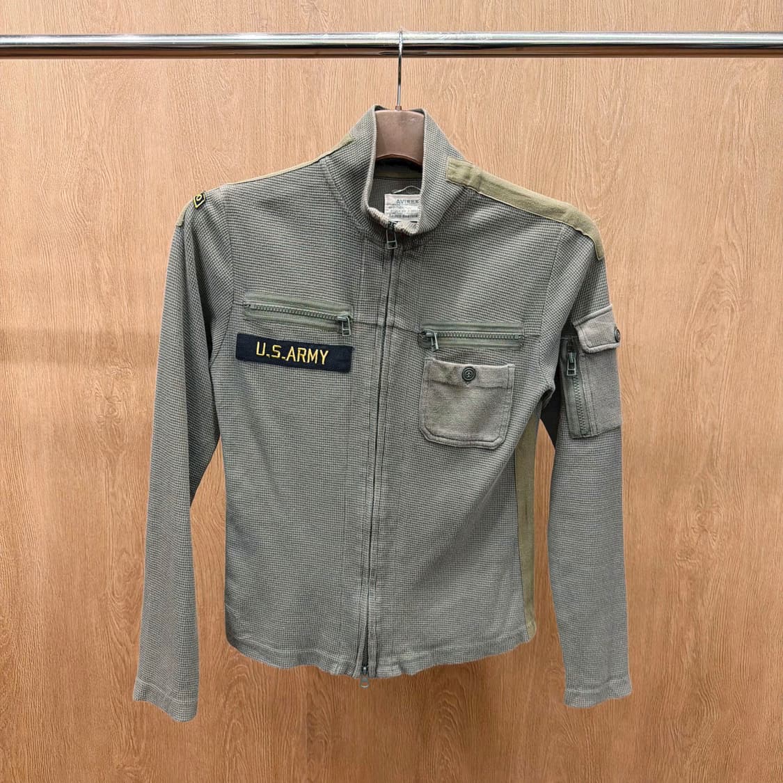 아비렉스 니트 집업 자수 패치 슬리브 지퍼 포켓 디테일 슬림핏 카키 상품이미지2