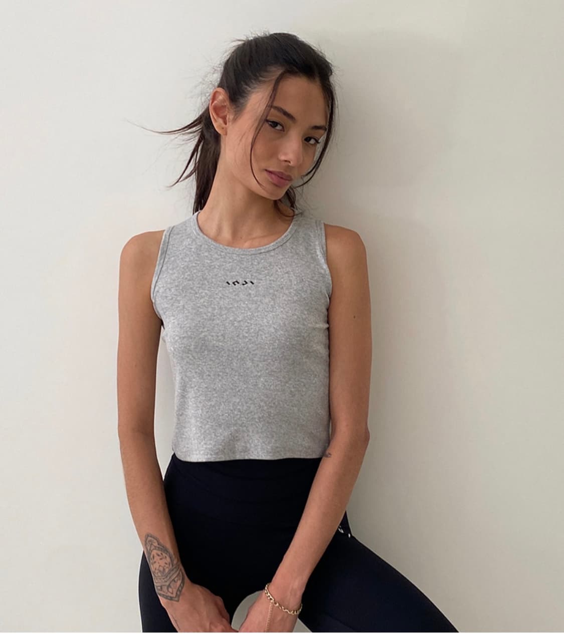 인지액티브 리브드 크롭 티 (그레이) 상품이미지2