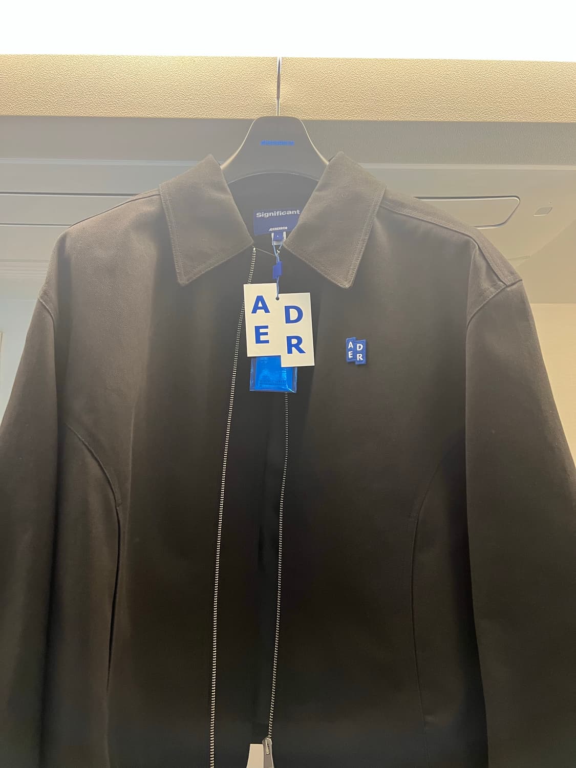 아더에러 시그니피컨트 TRS 태그 자켓 01 느와르 상품이미지1