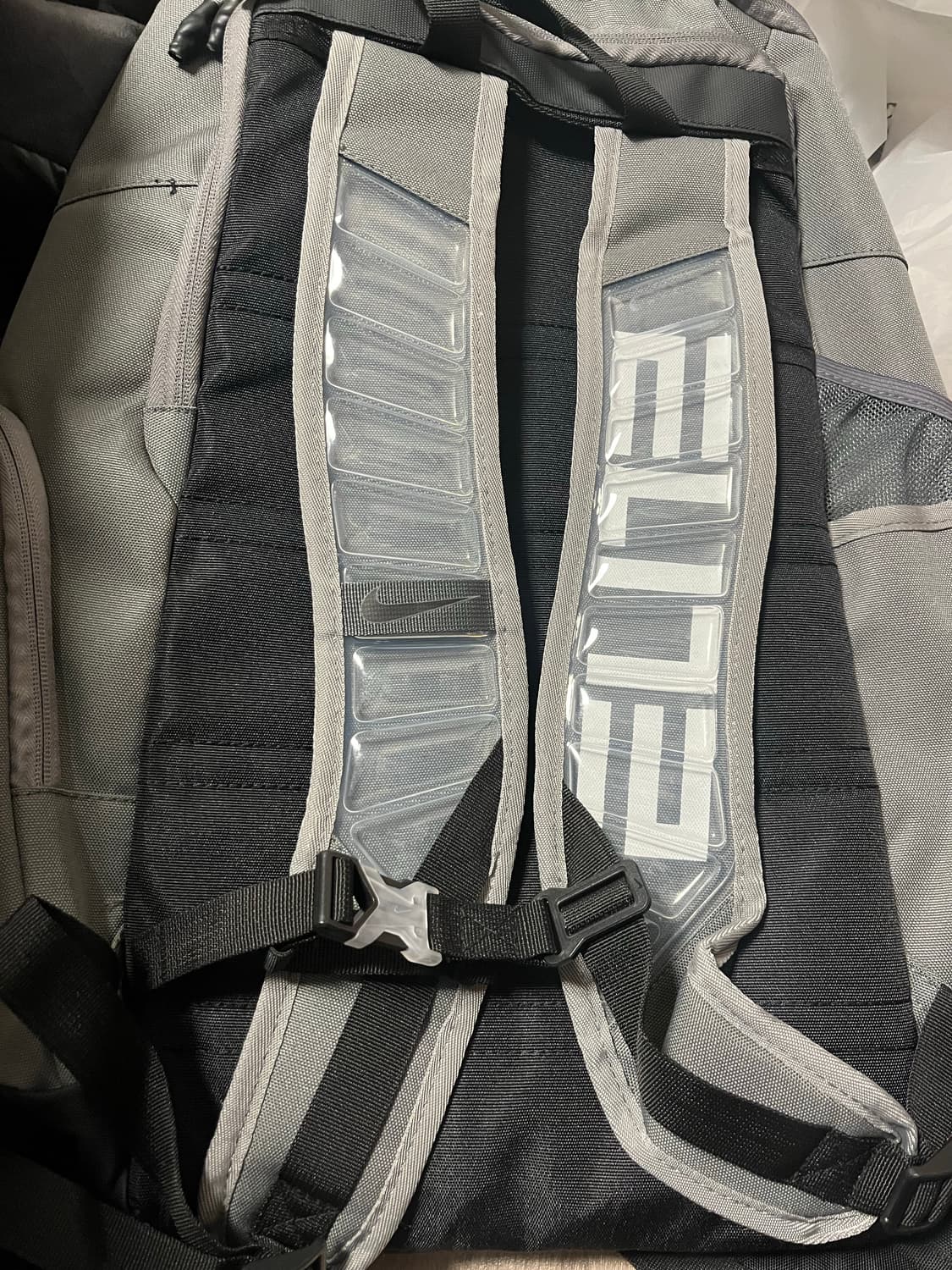 나이키 훕스 엘리트 백팩 32L 아이언 그레이 블랙 상품이미지2