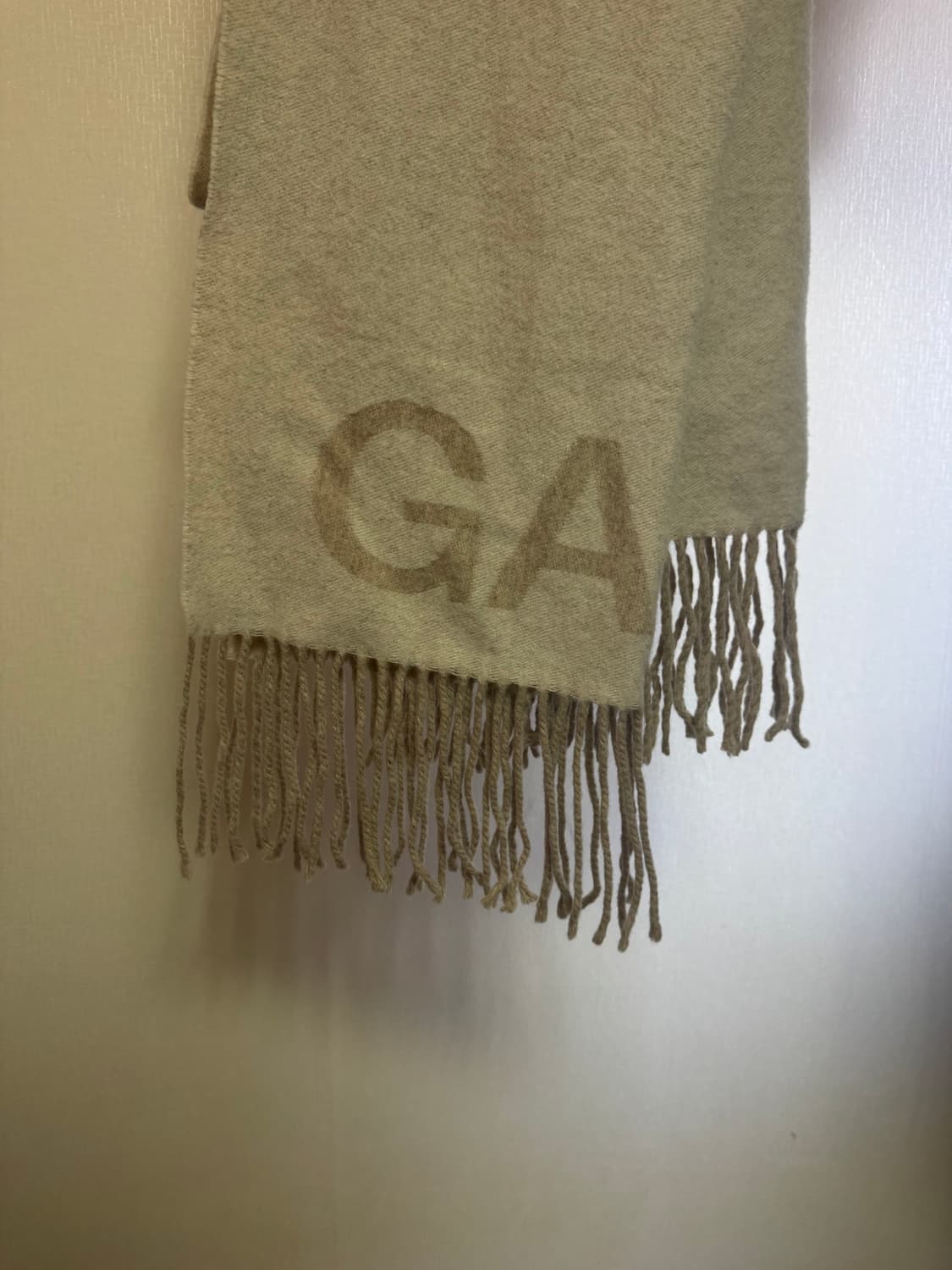 가니 Ganni 로고 투톤 프린지 머플러 상품이미지2