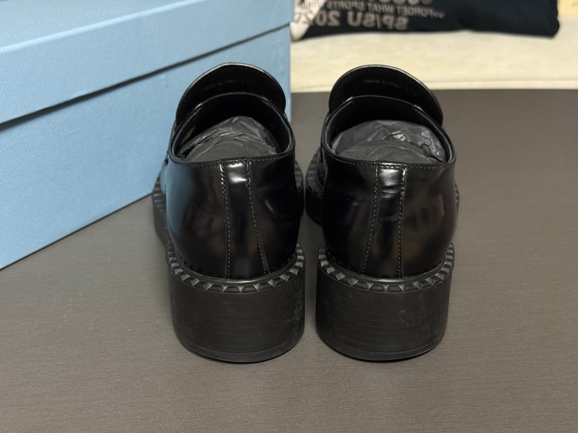 프라다 브러시드 가죽 로퍼 블랙(240사이즈) 상품이미지3