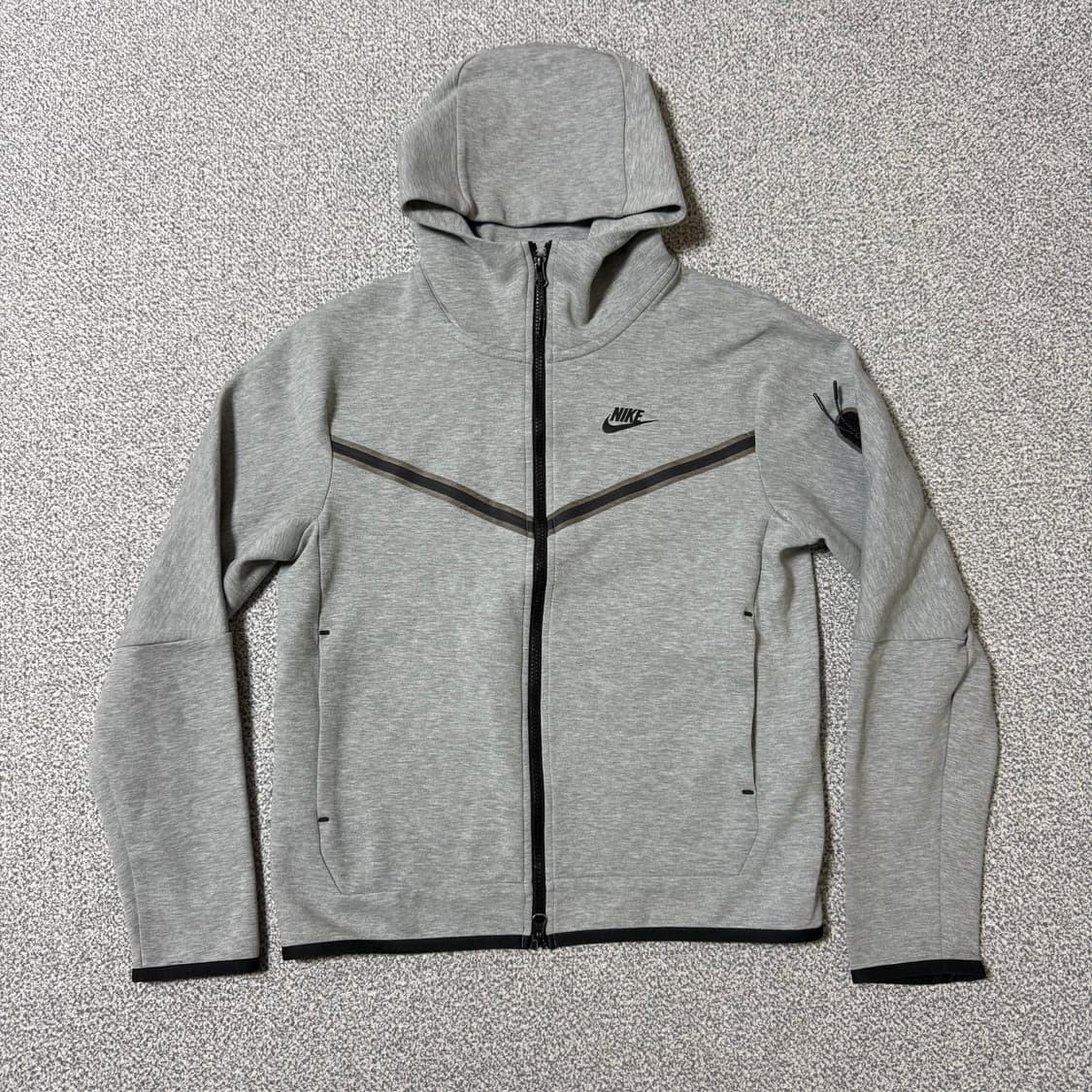 [정가 20만원] 나이키 테크팩 윈드러너 후드 집업 상품이미지1