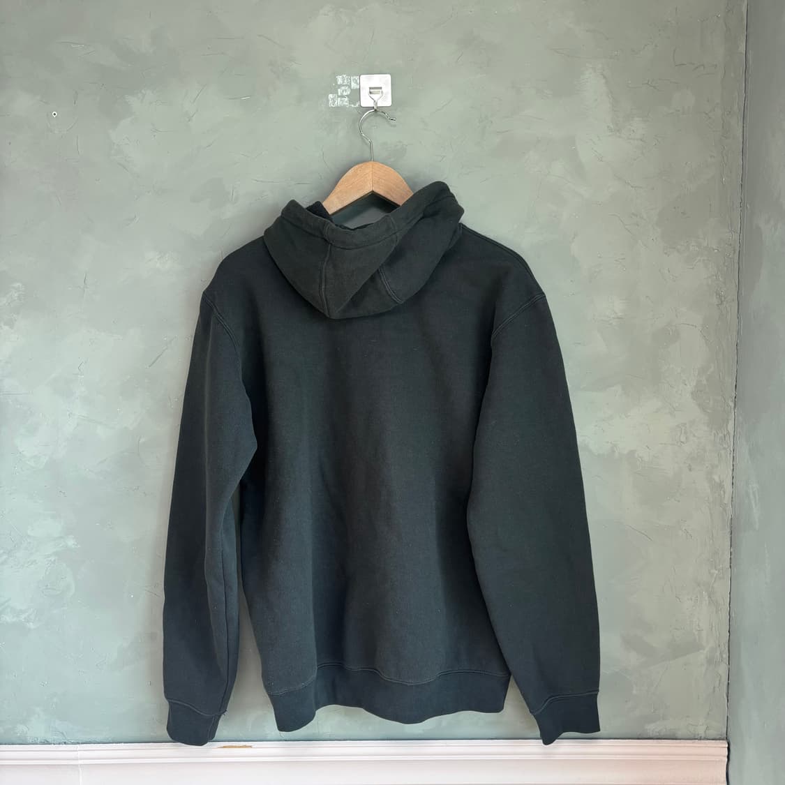 칼하트 미드웨이트 로고 후드 블랙 상품이미지4