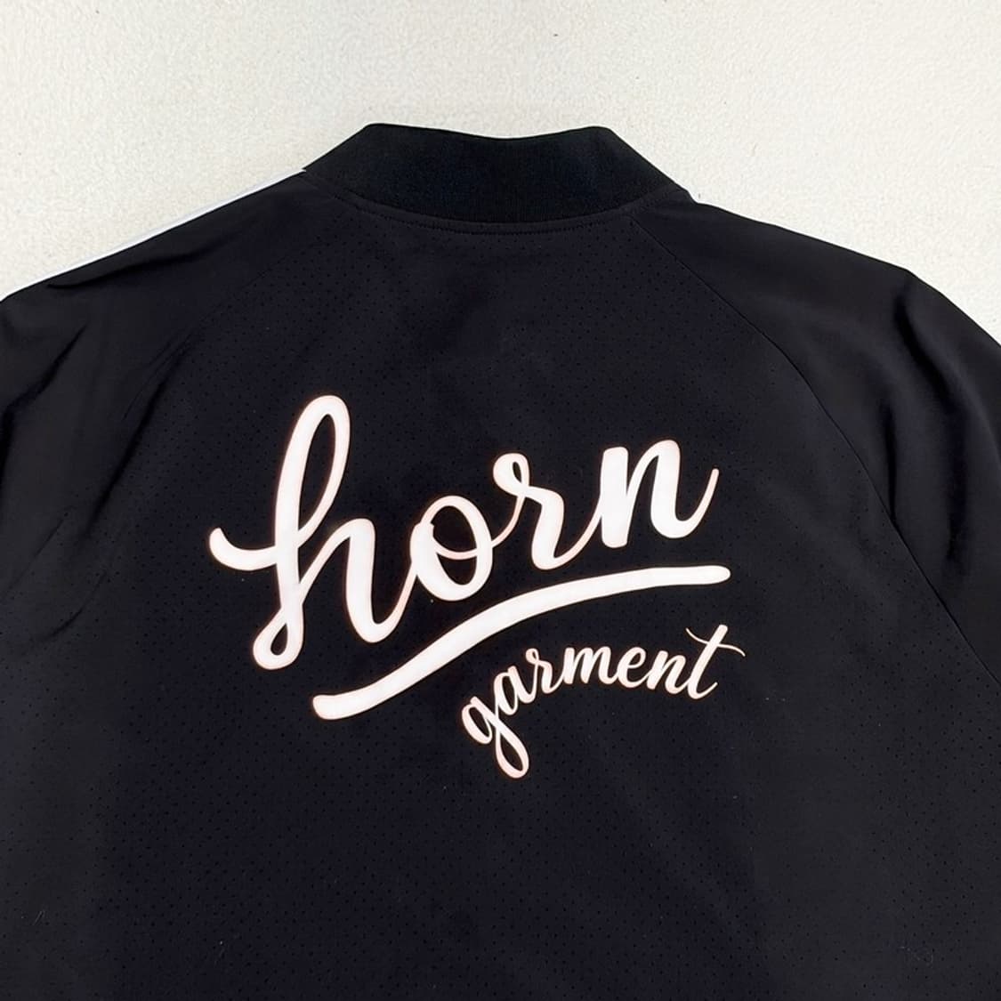 HORN GARMENT 블랙 솔리드 경량 펀칭 윈드브레이커 L 상품이미지8