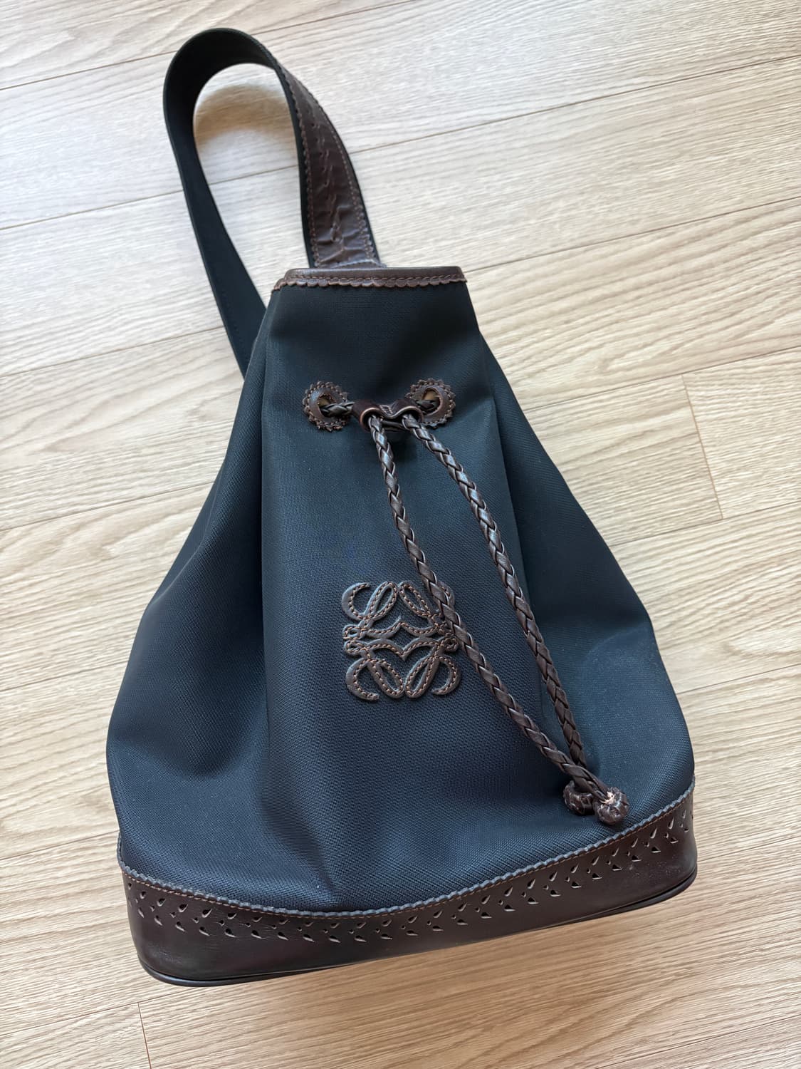 로에베 원숄더 버킷백  상품이미지1