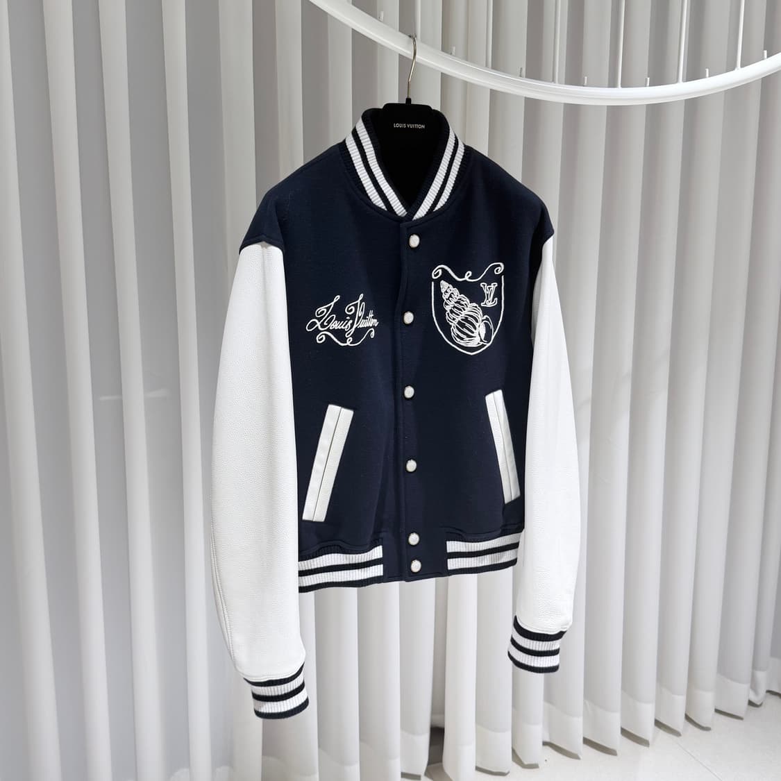 (S+ / 52) / 루이비통 카프스킨 네이비 블루 바시티 자켓 상품이미지3