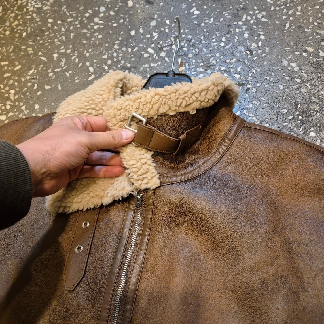 FREE(착샷잇음) 브라운 무스탕 조끼자켓 상품이미지7