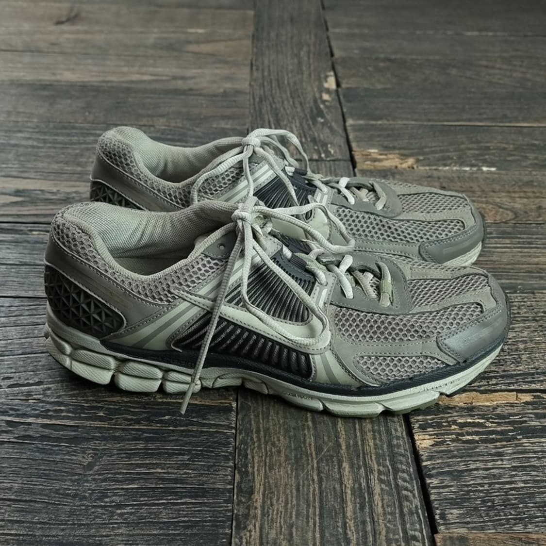 [나이키] 줌 보매로 5 코블스톤 운동화 M19238 상품이미지4