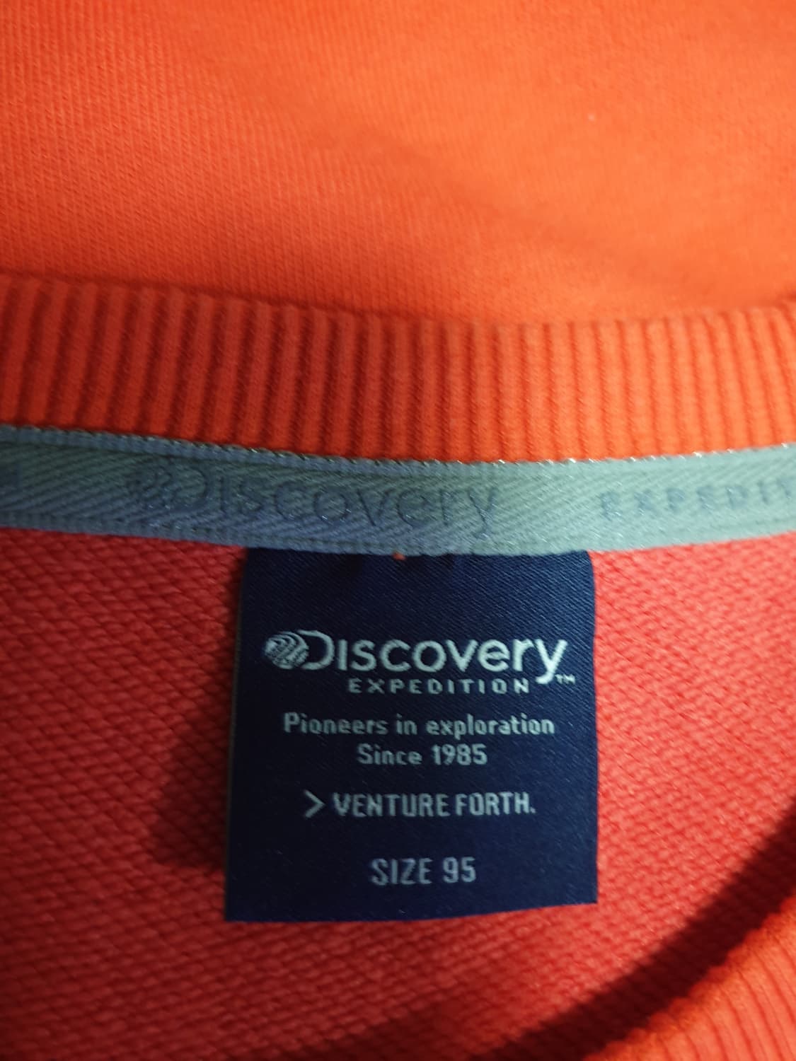 디스커버리 볼륨로고 맨투맨 브릭오렌지 (90, 95) 상품이미지5