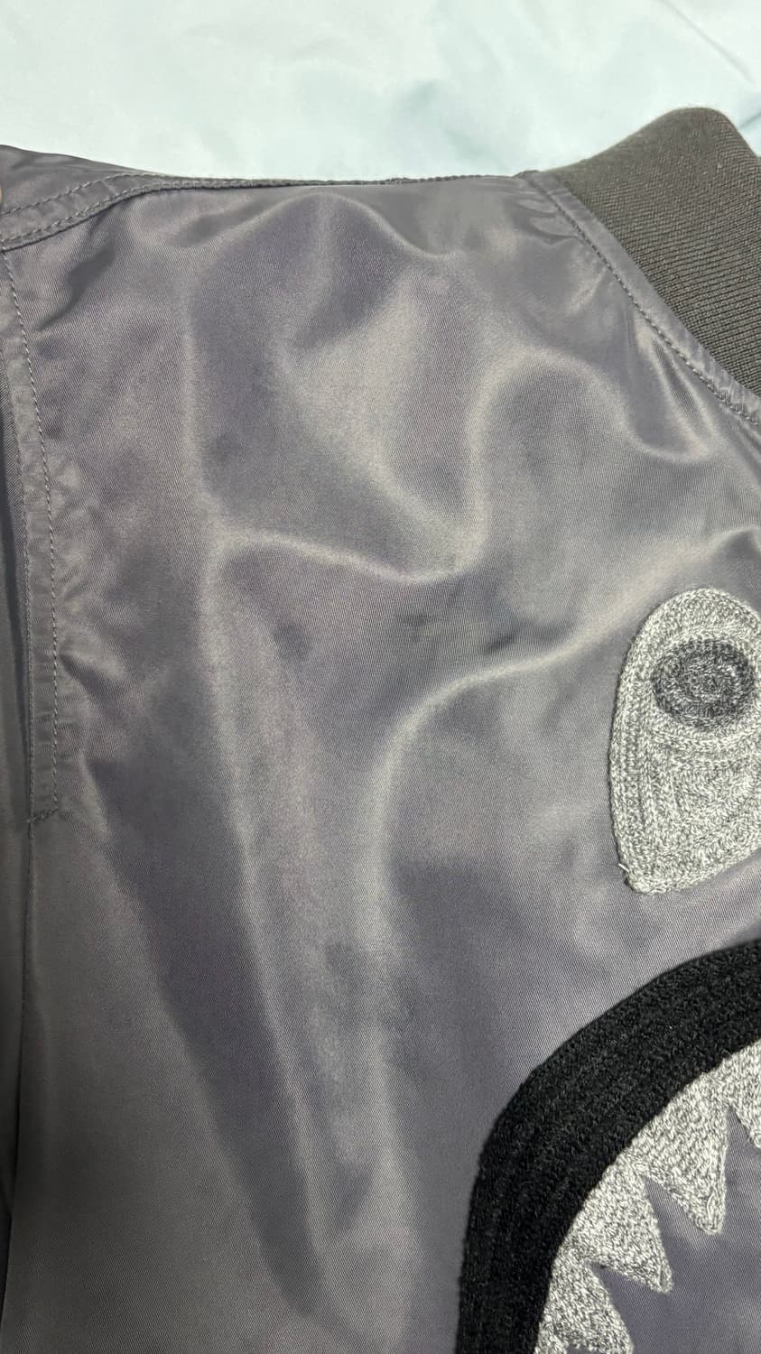 베이프 토날 체인 스티치 샤크 봄버 자켓 차콜 상품이미지6