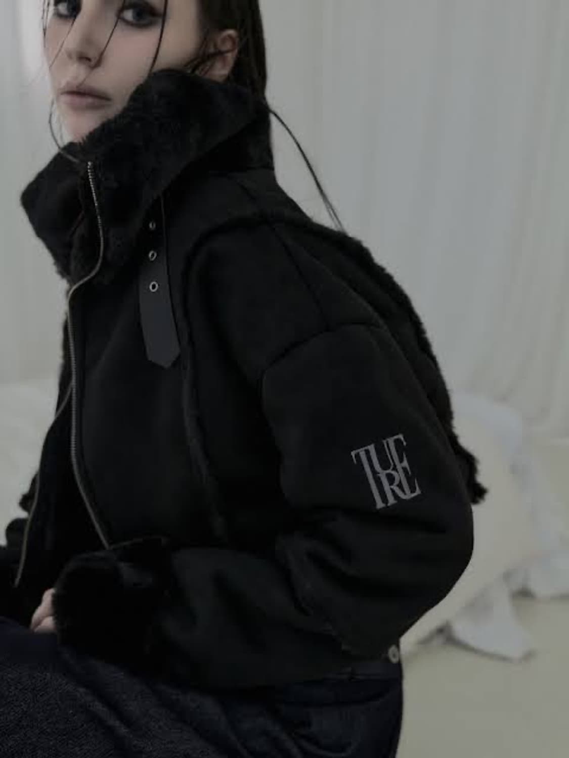 오브이 티유알이 t.u.r.e ture 카리나 무스탕 블랙 상품이미지2